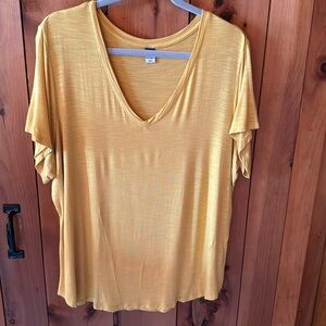 Women’s XL Yellow Tshirt. Soft/silky Old Navy